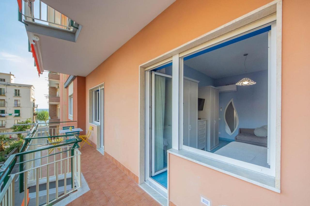 La Casa Del Poeta - Appartamento Positano 마이오리 외부 사진
